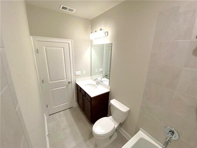 Building Photo - 912 Sweetwater Grove