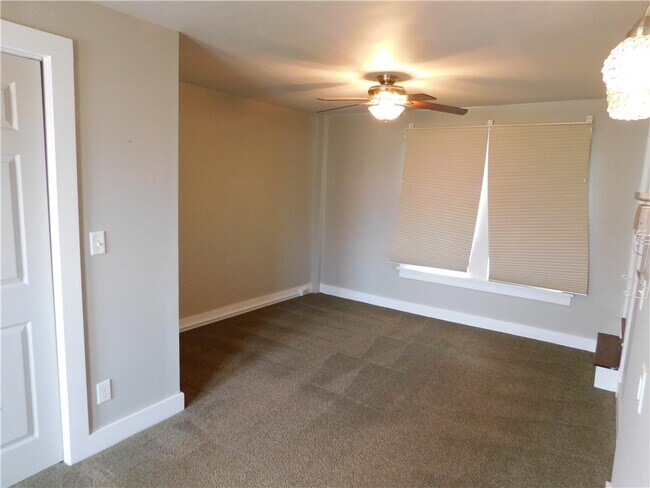 Building Photo - 321 N Main St