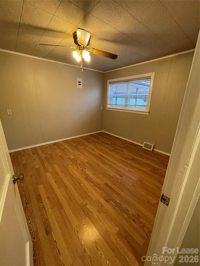 Building Photo - 709 Margate Ave