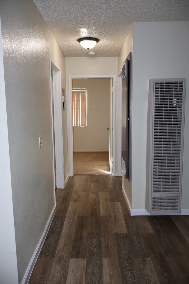 Building Photo - 1St Month's Rent FREE!!! 2 Bedroom 1 Bathr...
