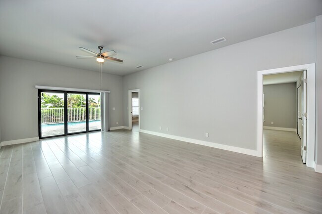 Building Photo - 231 SW 47th Ter