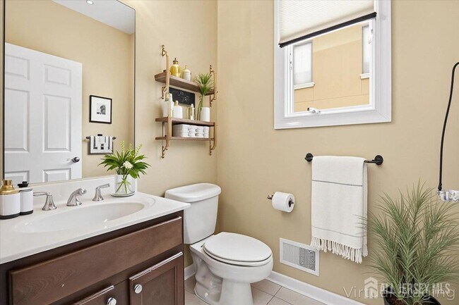 Building Photo - 86 Davinci Dr