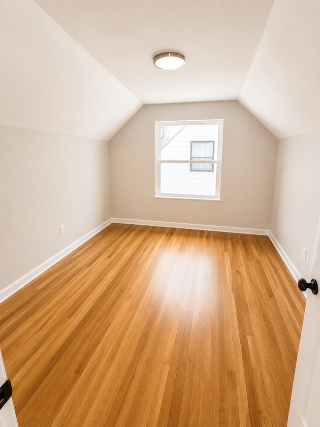 Building Photo - Newly Rehabbed 3-Bedroom Home with Modern Finishes & Fenced Backyard