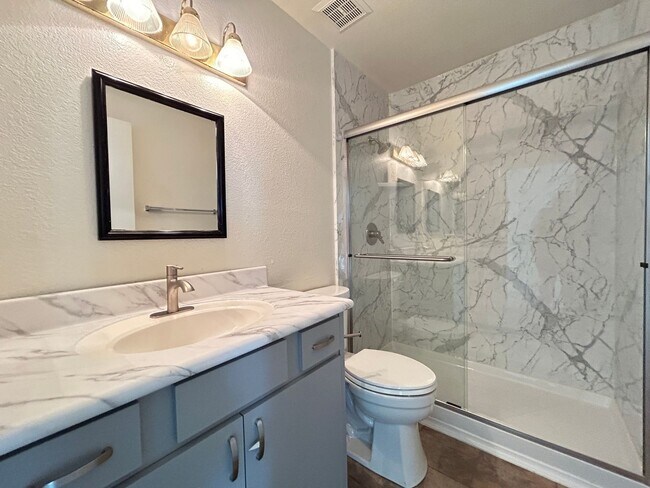 Building Photo - MUST SEE HOME IN AVONDALE WITH POOL!