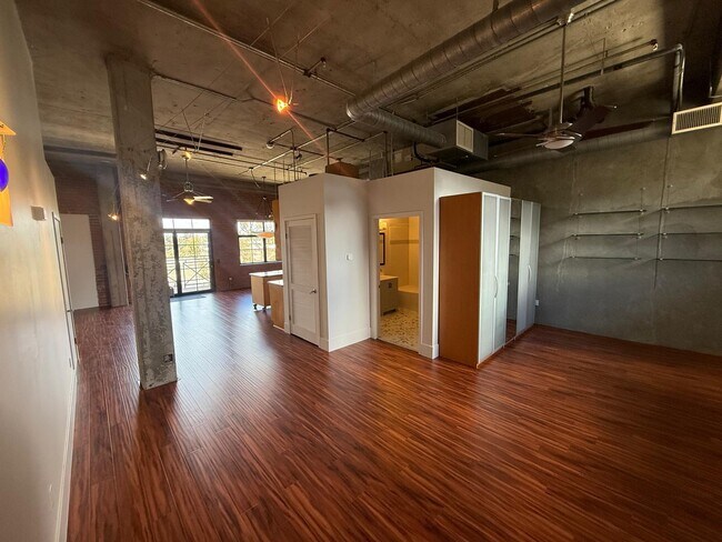 Building Photo - 3940 7th Ave
