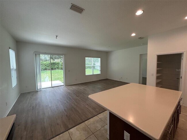 Building Photo - 913 Berry Leaf Ct