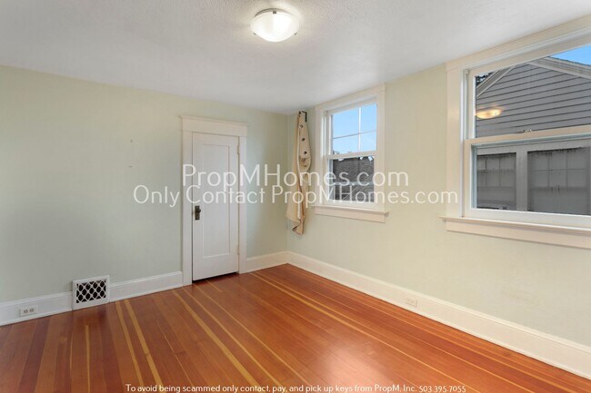 Building Photo - Discover Serenity in King Neighborhood!