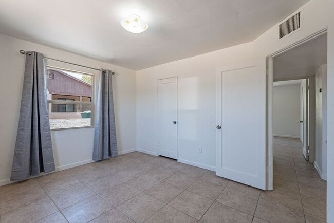 Building Photo - Desert Light & Outdoor Living – Tucson 2 B...