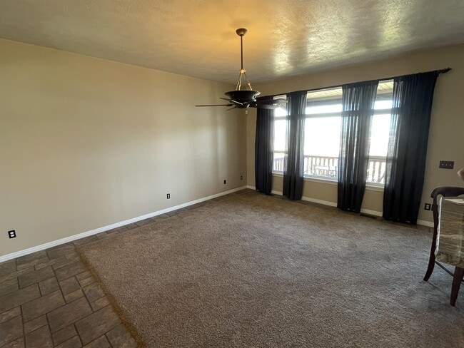 Building Photo - 561 Rocky Knoll Ln