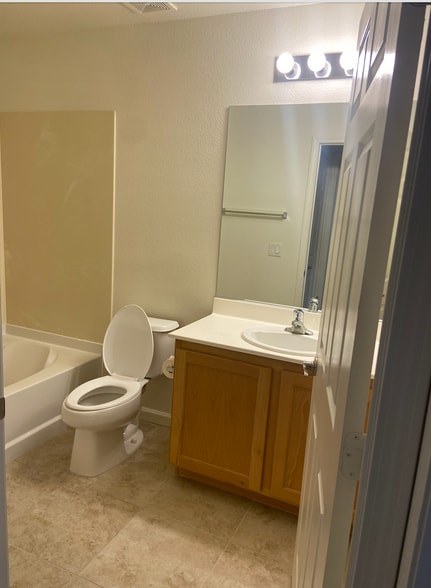 Guest Bathroom - 39 E Agate Ave