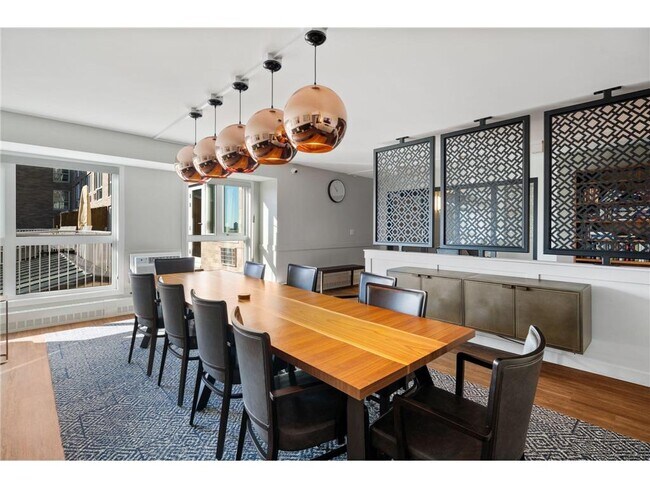 Building Photo - 433 S 7th St