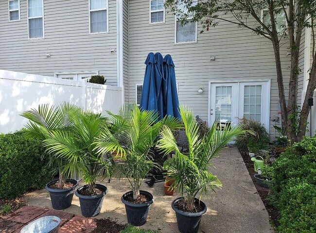 Building Photo - 328 Moonstone Dr