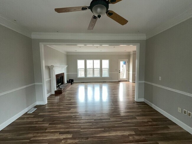 Building Photo - 2845 Stratfield Ct