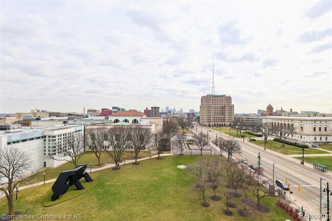 Building Photo - 15 E Kirby St