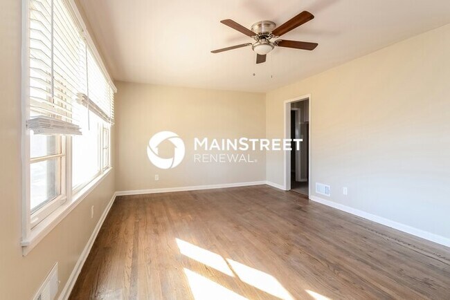 Building Photo - 3 Bedroom Pet-Friendly Home in Pleasant Gr...