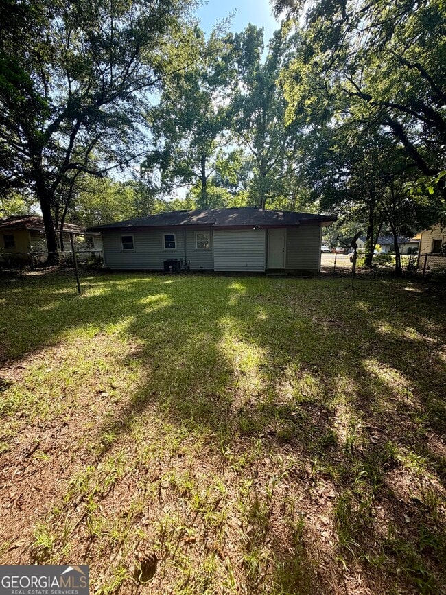 Building Photo - 814 Crestwood Terrace