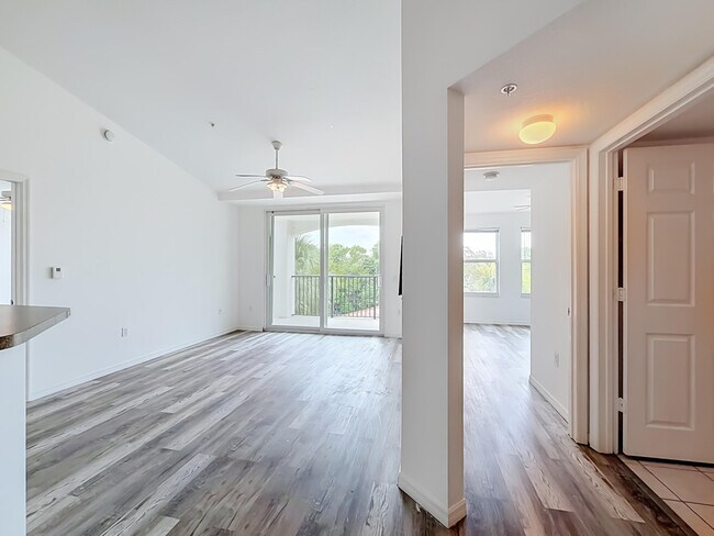 Building Photo - 1119 Villa Cir