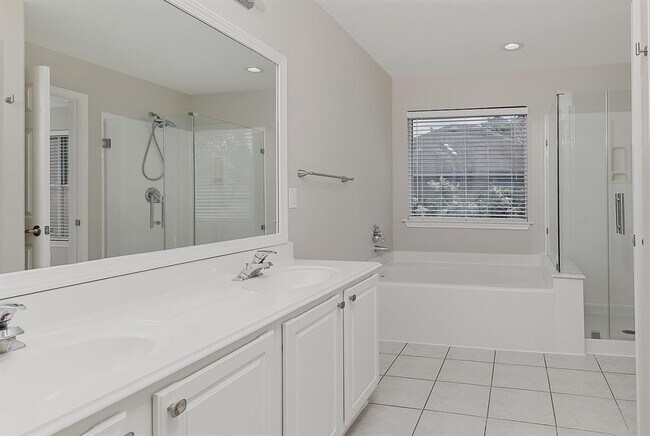 Building Photo - 11 Scenic Brook Ct