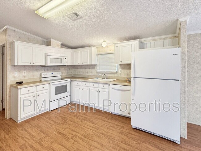 Building Photo - 7568 SE Swan Ave