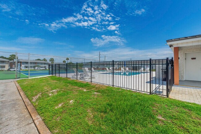 Building Photo - 4000 Gulf Terrace Dr