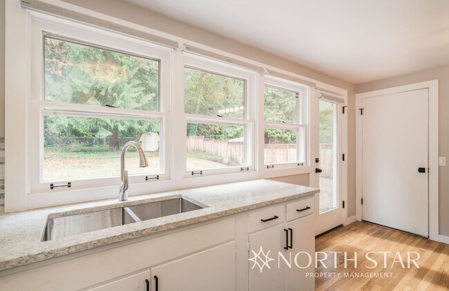 Building Photo - Charming Cottage in Lake Oswego