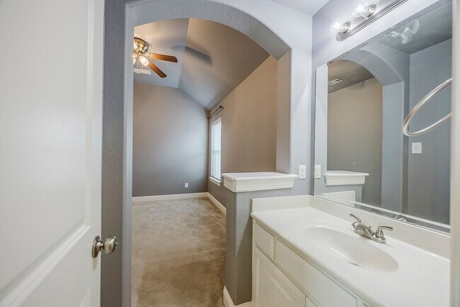 Building Photo - 15516 Mayflower Trail