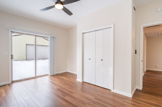 Building Photo - Huge Kitchen, 1000 sq ft Shop/Garage, Remodeled 3 bedroom