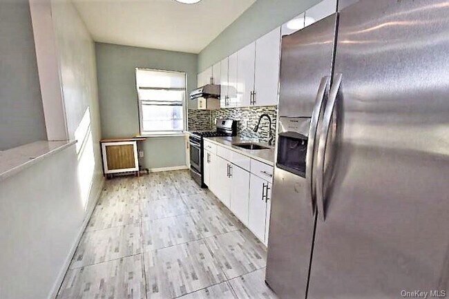 Building Photo - 42-10 50th Ave