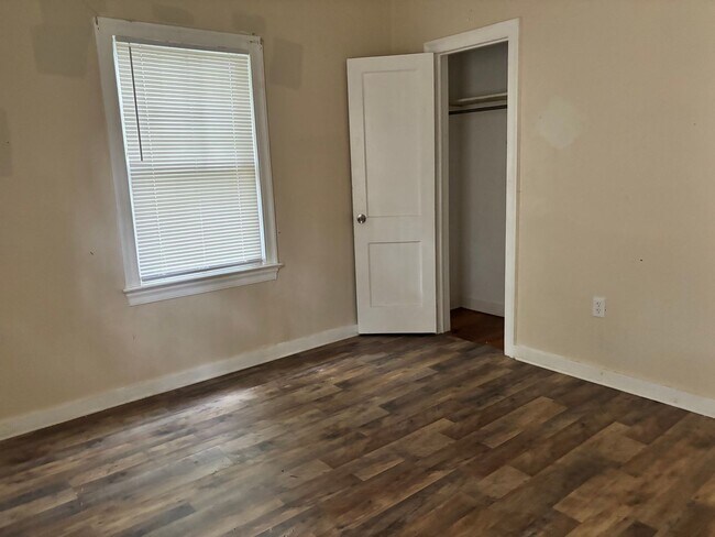 Building Photo - 4661 Londonderry Dr