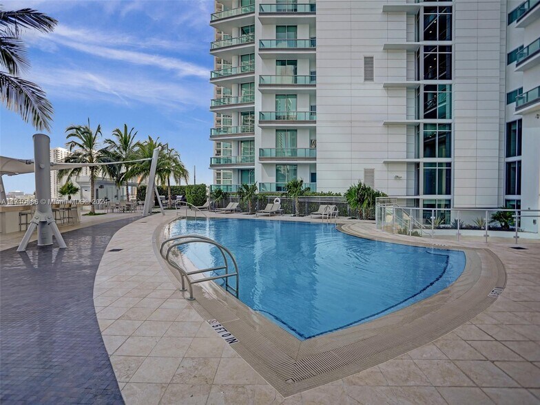 Building Photo - 900 Biscayne