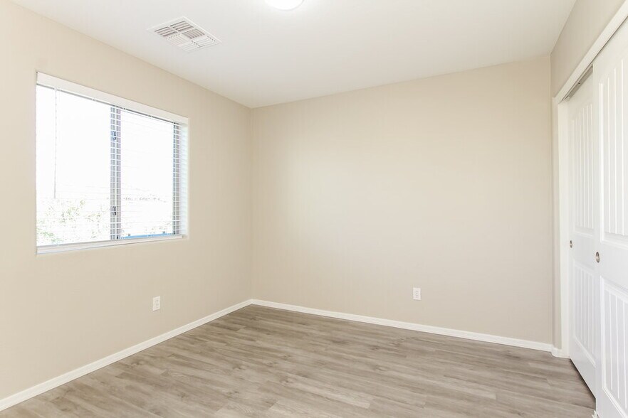 Building Photo - 10225 W Camelback Rd