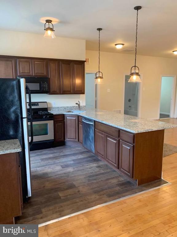 Building Photo - 100 W Merchant St