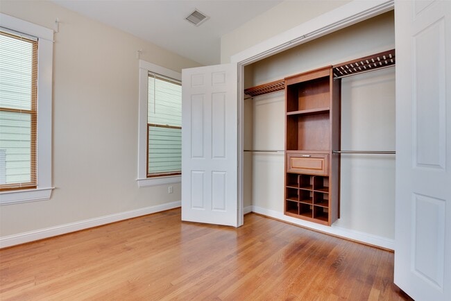 Building Photo - 401 Willard St