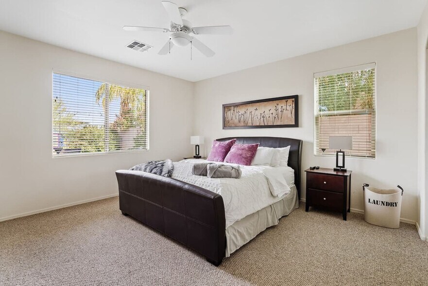 Building Photo - 488 E Diamond Trail