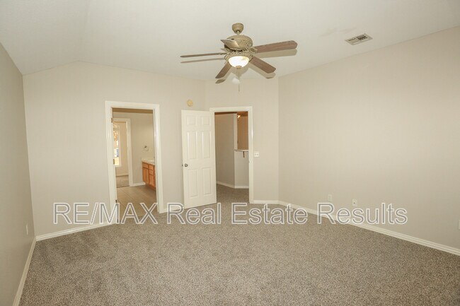 Building Photo - 1202 SW Cabriolet St