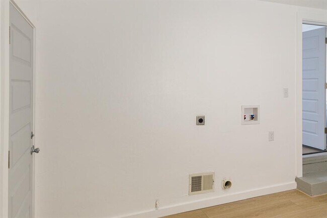 Building Photo - 2412 SE 47th St
