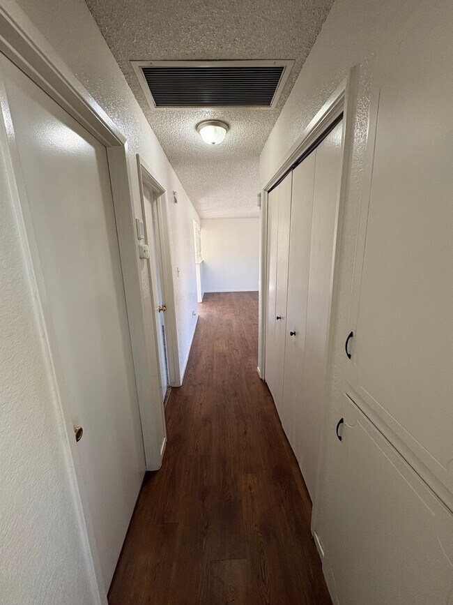 Building Photo - 3708