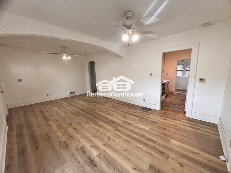 Building Photo - 1229 Merle Hay Rd