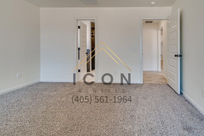 Building Photo - 8429 Stonewood Dr