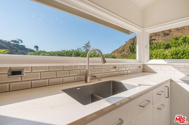 Building Photo - 1200 El Hito Cir