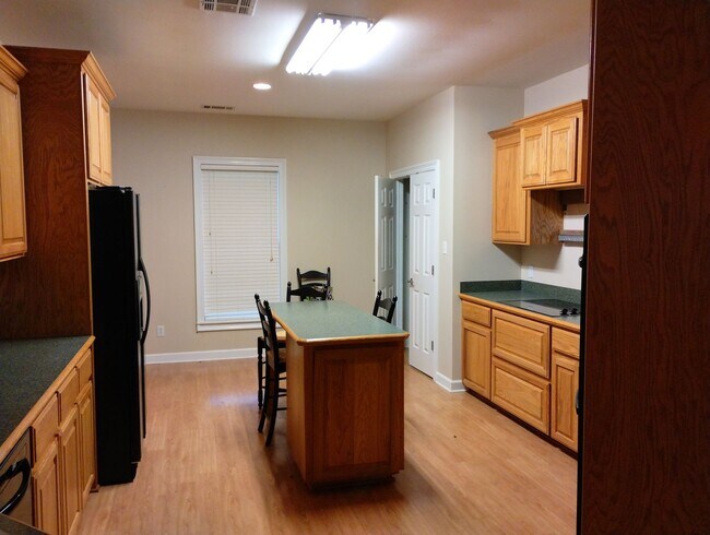 Building Photo - 292 Pershing Loftin Rd