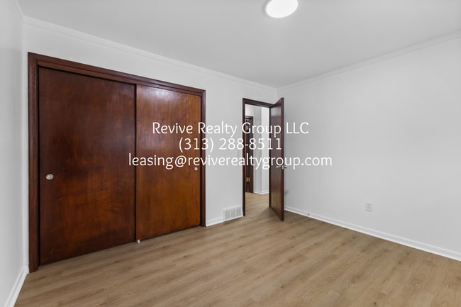 Building Photo - 5337 Botsford Ave