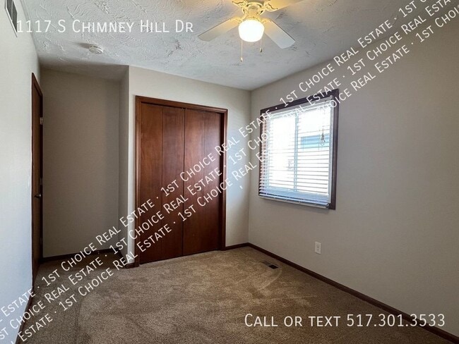 Building Photo - 1117 S Chimney Hill Dr