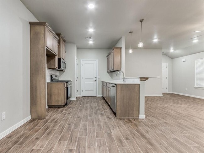 Building Photo - 616 Maleah Pl