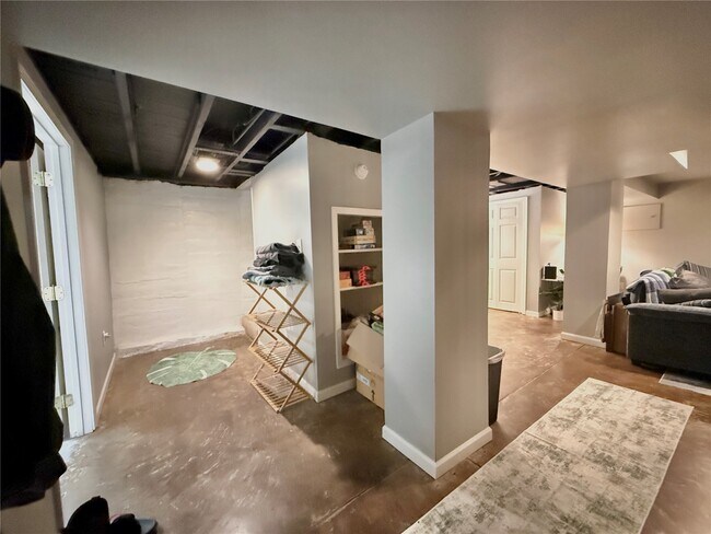Building Photo - 5457 Robert Ave