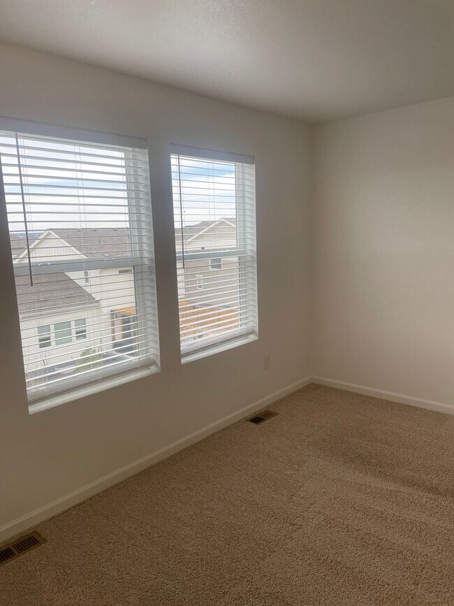 Building Photo - Beautiful home for rent between Parker and...