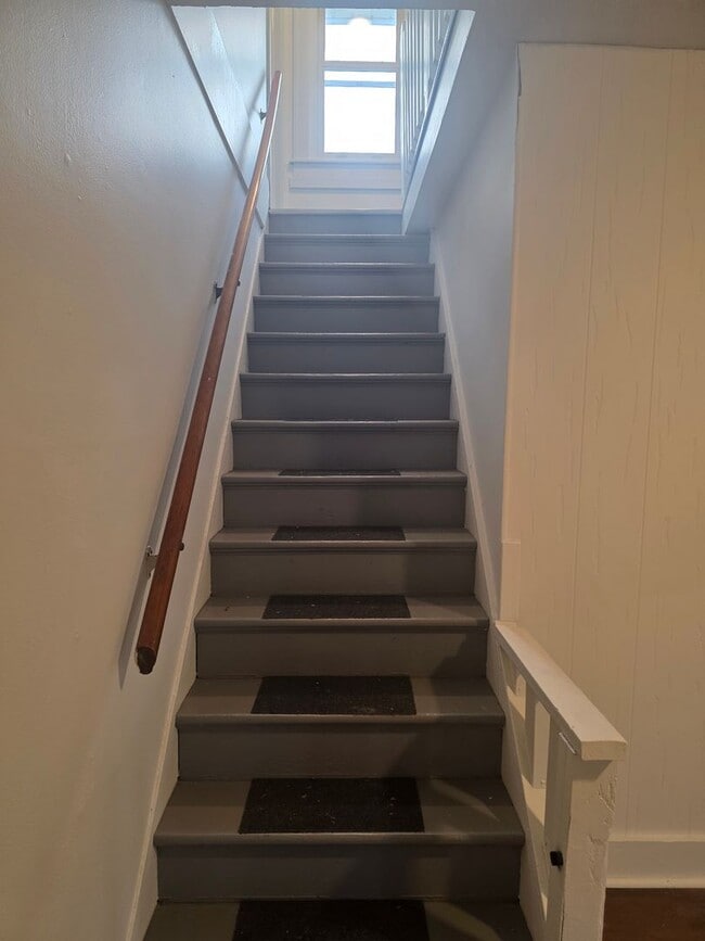 Building Photo - 397 Upper Oakwood Ave