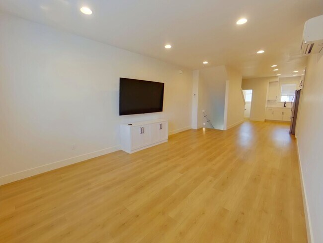 Building Photo - 2790 NW Harrison Blvd