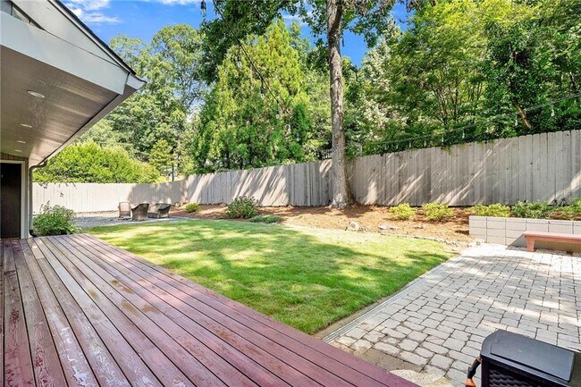 Building Photo - 235 Hillside Dr NW