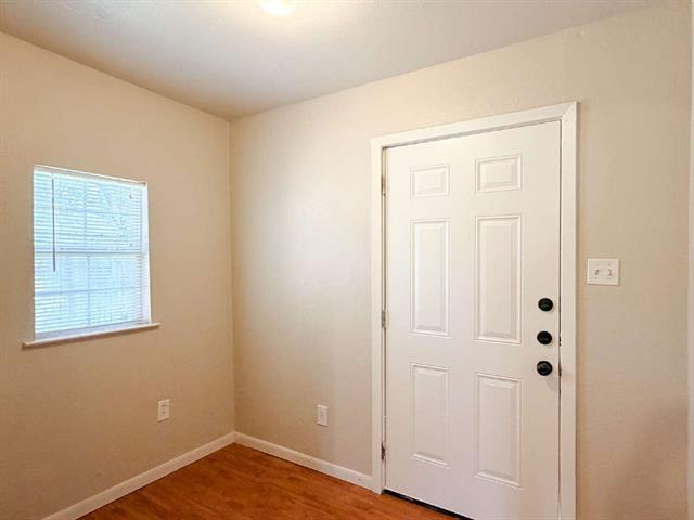 Building Photo - 604 Mesquite Ave N